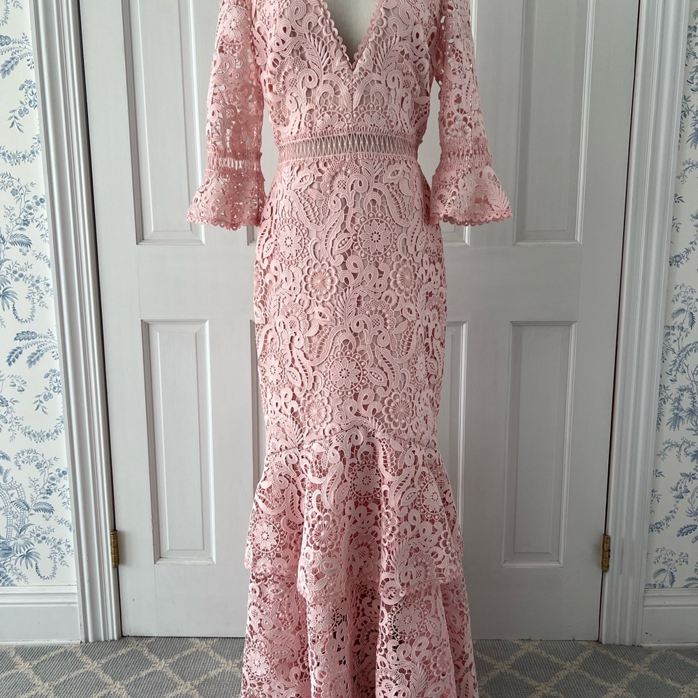 NWT’s size 6 ML Monique Lhuiller 3/4 sleeve pink lace gown
